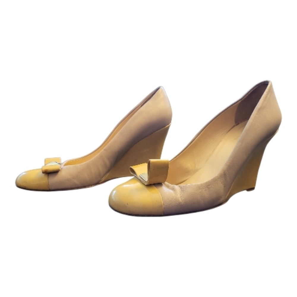 Kate Spade New York Yellow/Tan Kalle Patent Leather Wedge Heels w/ Bow -Sz 7B - Picture 2 of 12